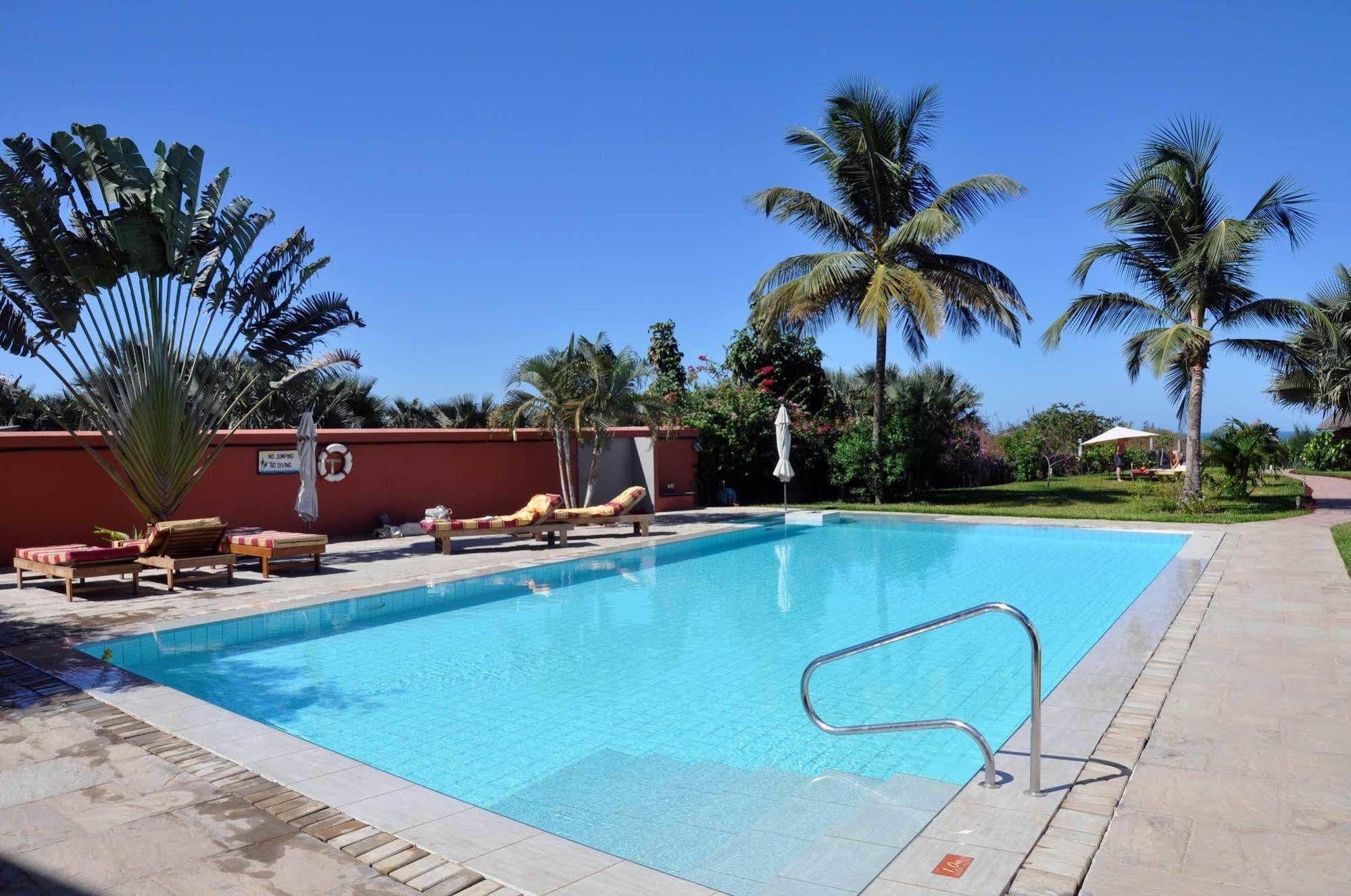 Leo'S Beach Hotel - Adults Only Brufut Exterior photo