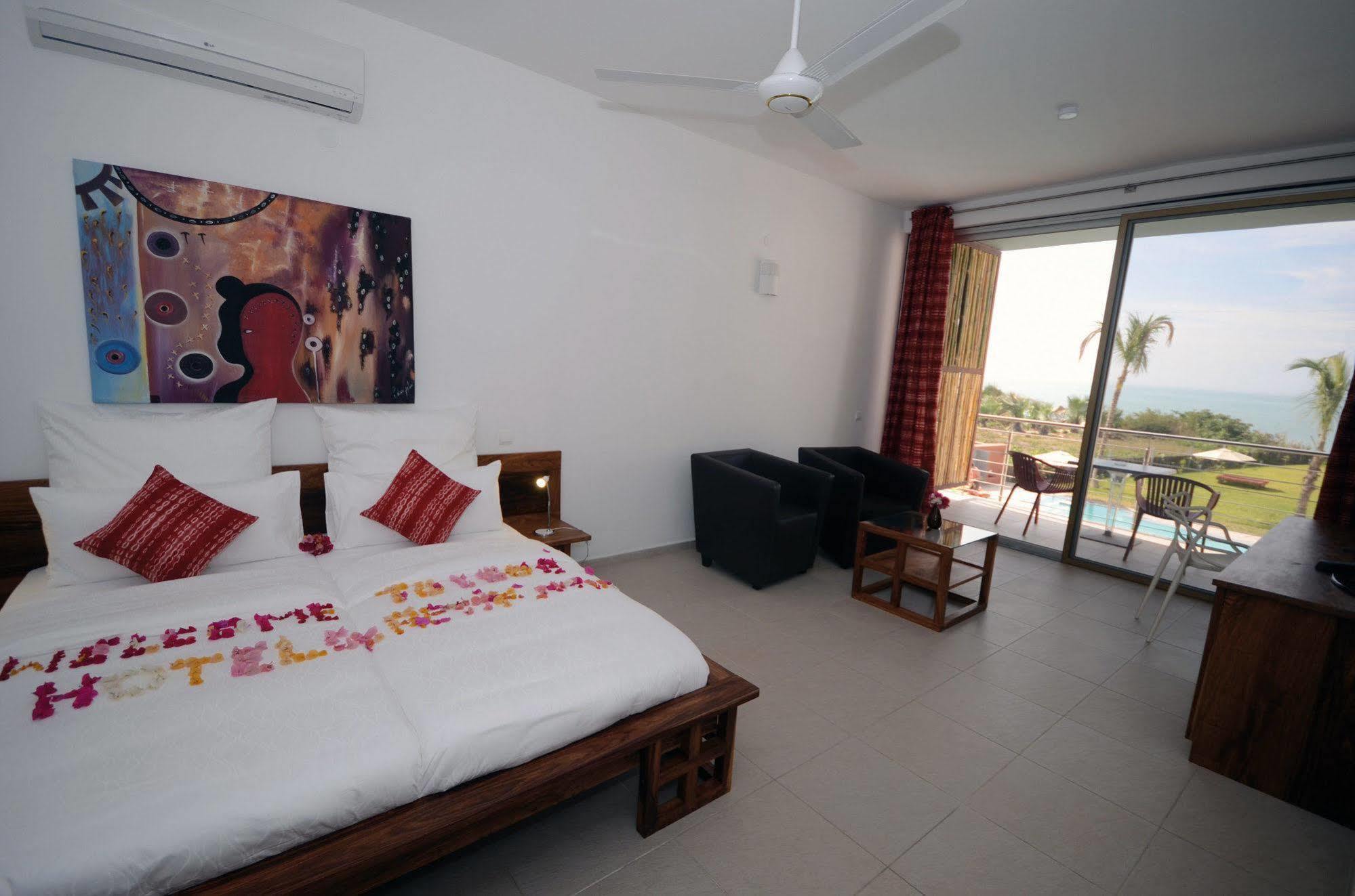 Leo'S Beach Hotel - Adults Only Brufut Exterior photo